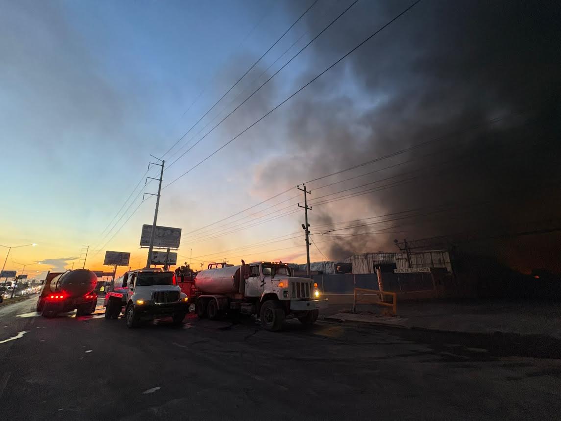 Abate Protección Civil y Bomberos incendio de alto riesgo